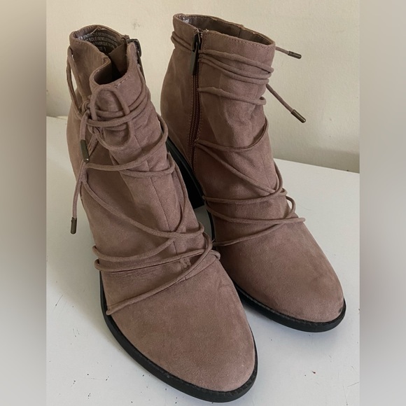 Brown high heel booties - Picture 2 of 5